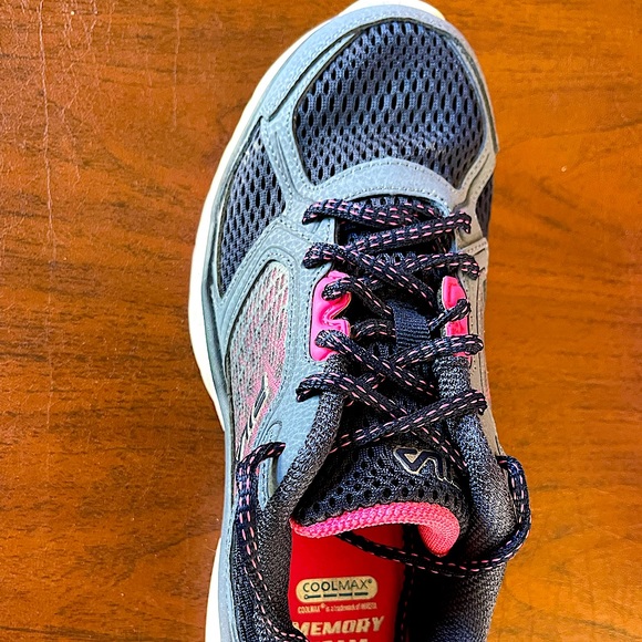 Fila memory foam running shoes. Size 7.5 - Picture 1 of 4